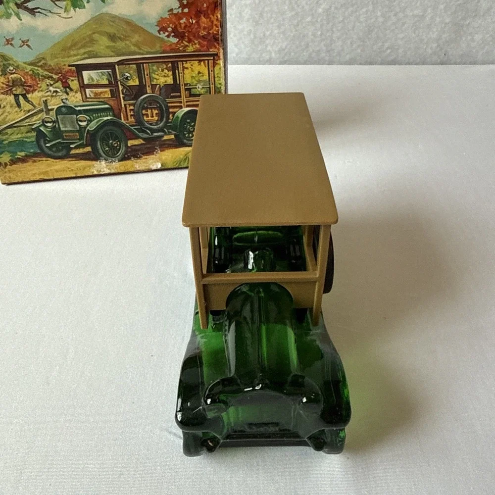 Vintage Avon 1923 Station Wagon Decanter Tai Winds 6oz FULL With Box Woody Car